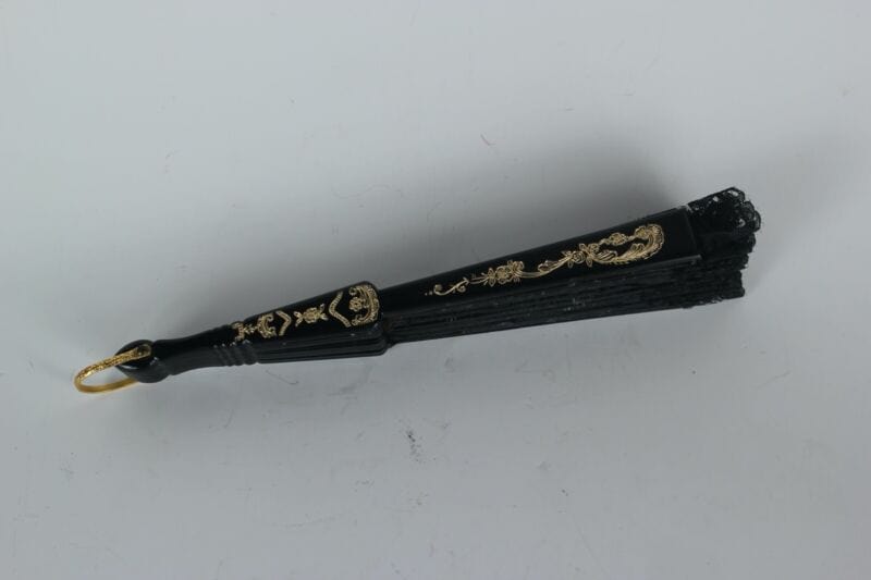 Elegante Ventaglio vintage in stoffa nero e merletto pizzo per signora ricamato Categoria  Ventagli