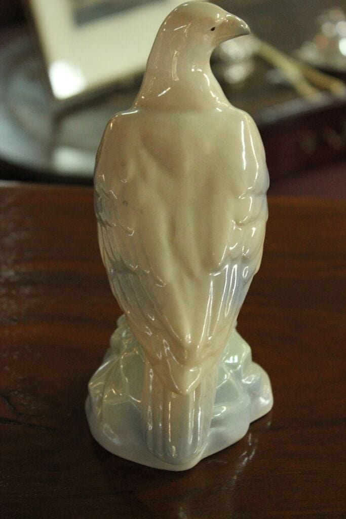 FALCO SCULTURA VINTAGE IN PORCELLANA ANNI 70 ANIMALE Categoria Statuine