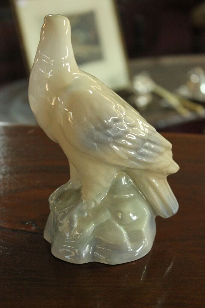 FALCO SCULTURA VINTAGE IN PORCELLANA ANNI 70 ANIMALE Categoria Statuine
