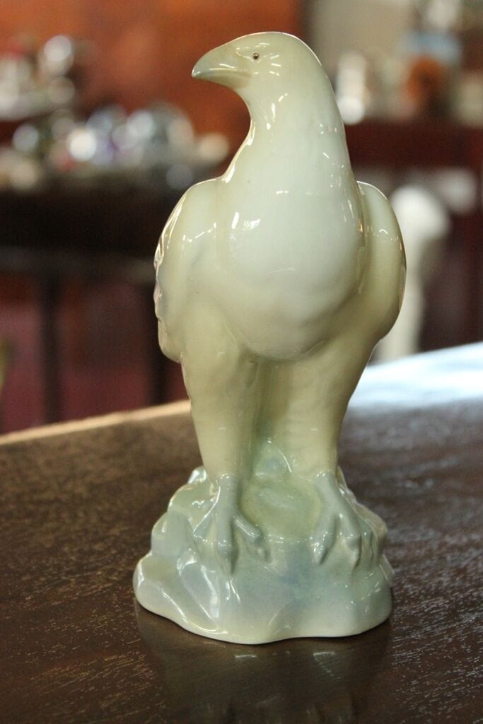 FALCO SCULTURA VINTAGE IN PORCELLANA ANNI 70 ANIMALE Categoria Statuine