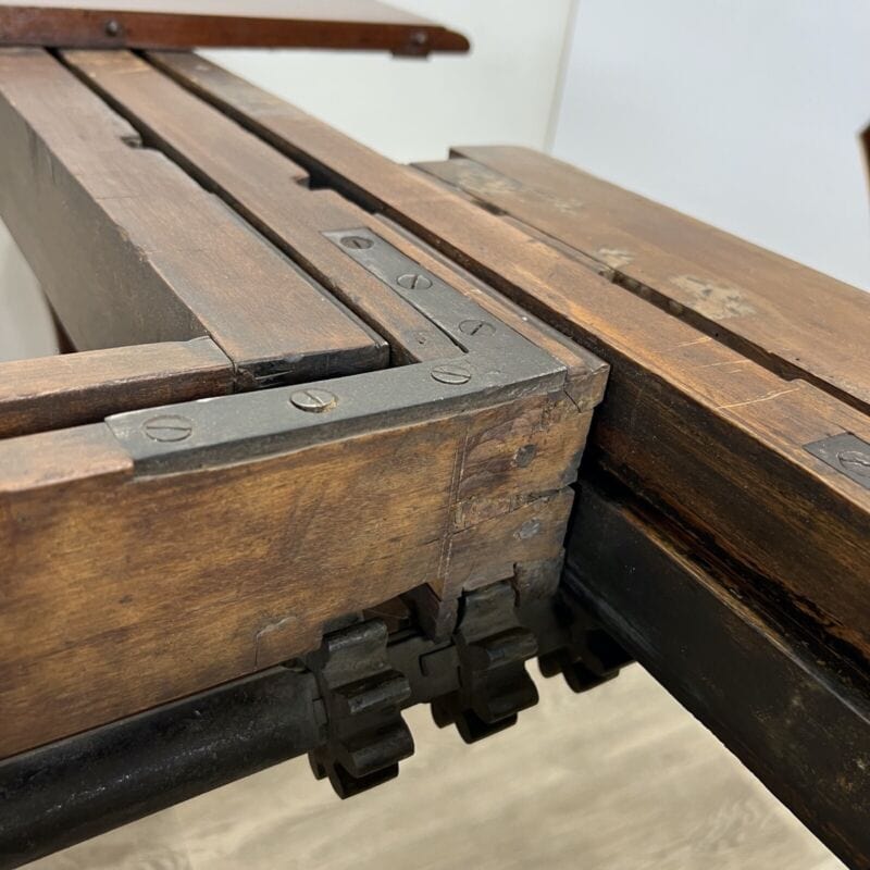 Grande Tavolo Antico allungabile da pranzo inglese in legno di mogano epoca 800 Categoria Arredamento