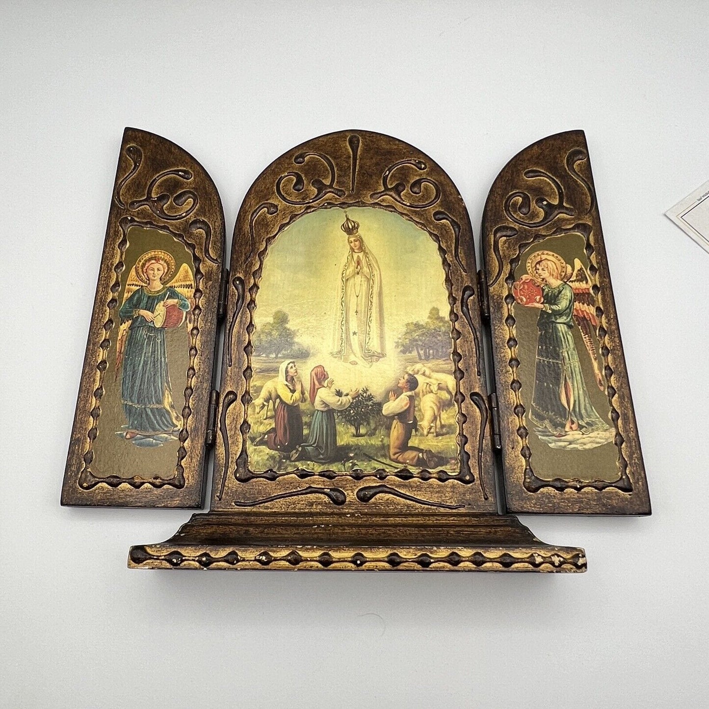 Icona antica religiosa sacra in legno dorato Madonna Fatima Trittico con Angeli Categoria Oggetti sacri - rosari