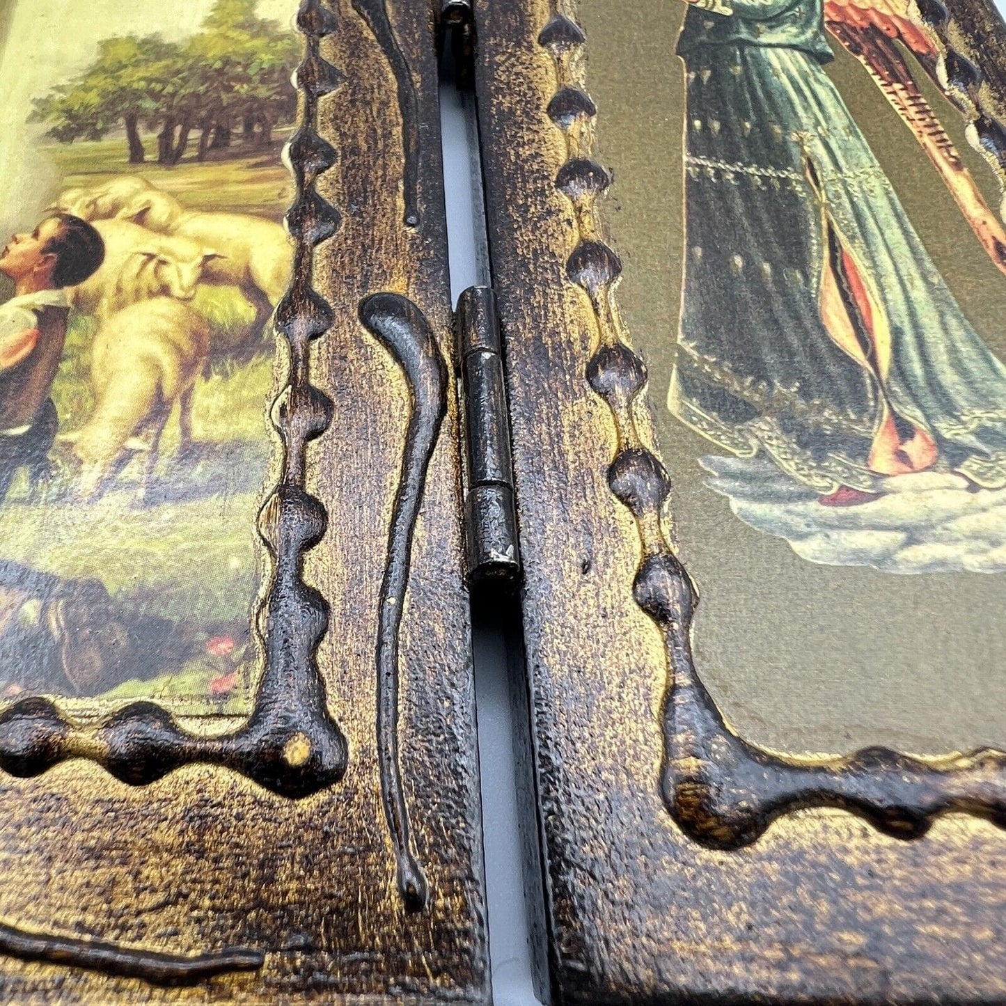 Icona antica religiosa sacra in legno dorato Madonna Fatima Trittico con Angeli Categoria Oggetti sacri - rosari