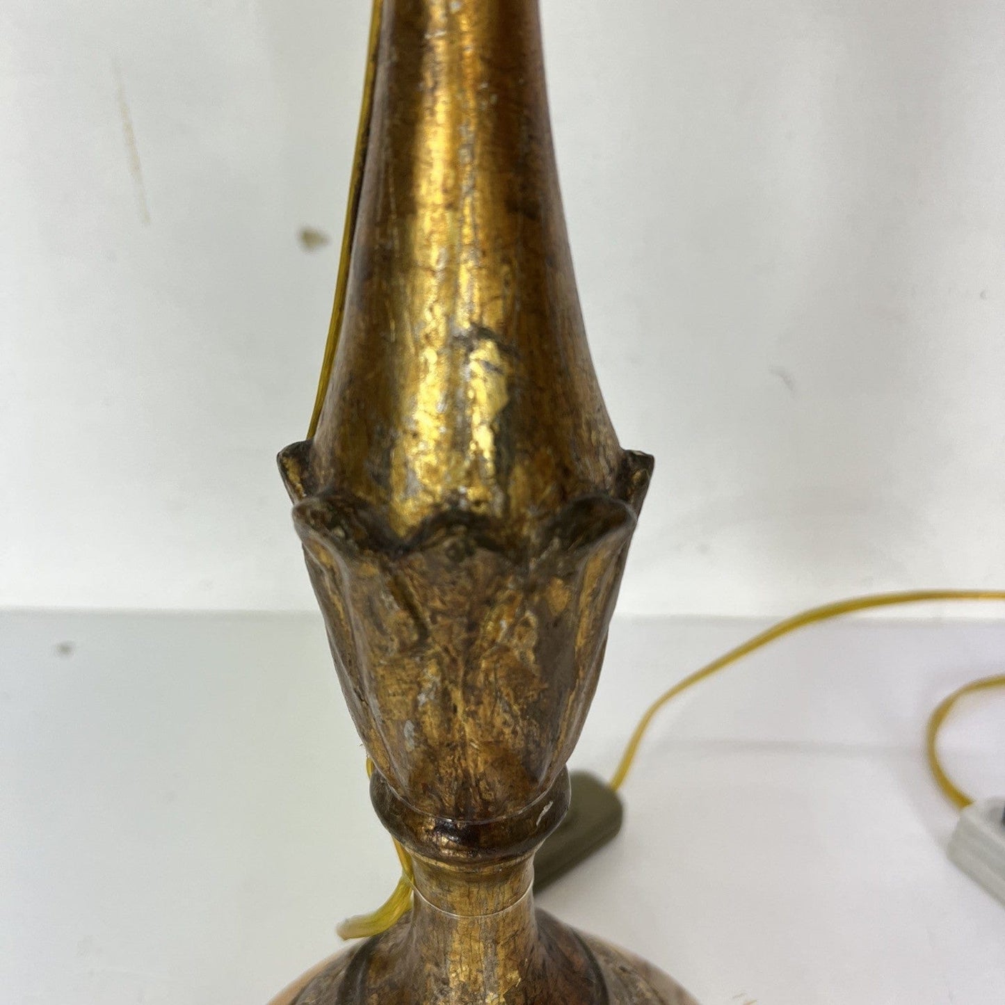 Lampada antica da tavolo in legno dorato oro Lume Candeliere epoca '800 Categoria Lampade Appliques