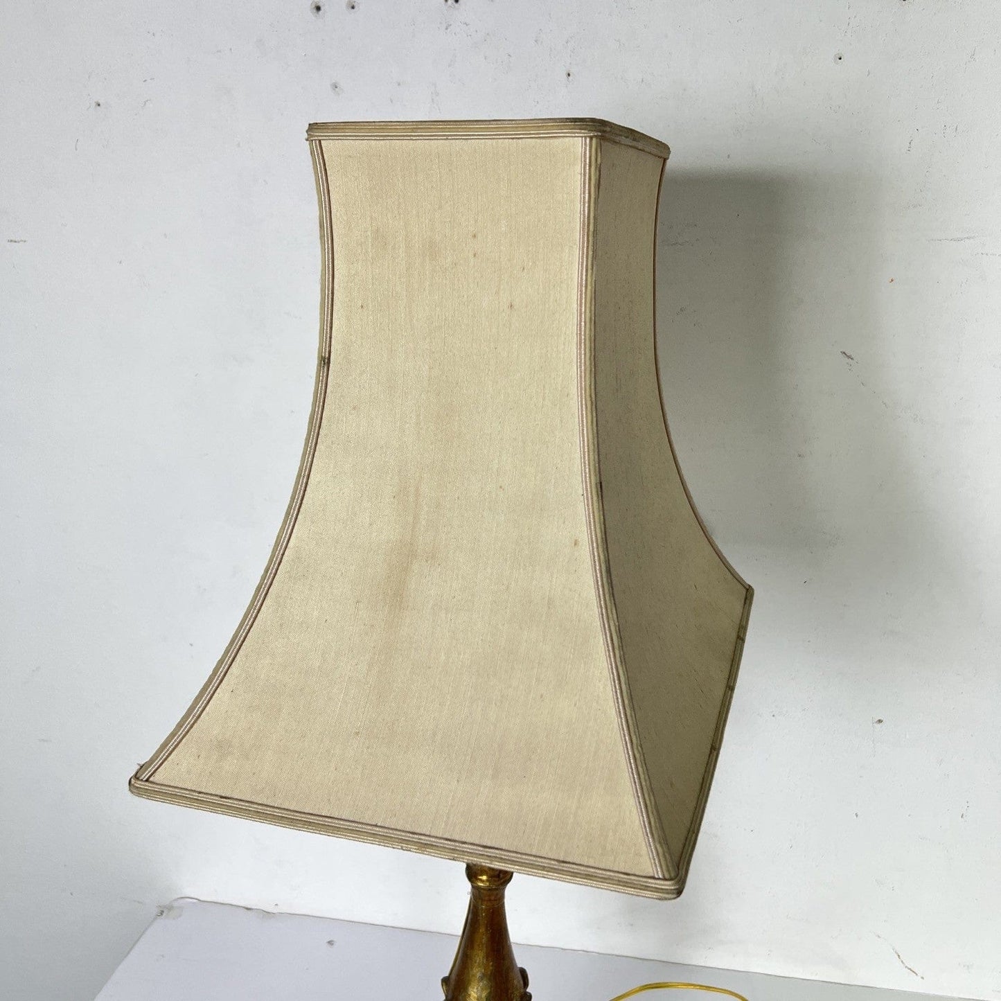 Lampada antica da tavolo in legno dorato oro Lume Candeliere epoca '800 Categoria Lampade Appliques