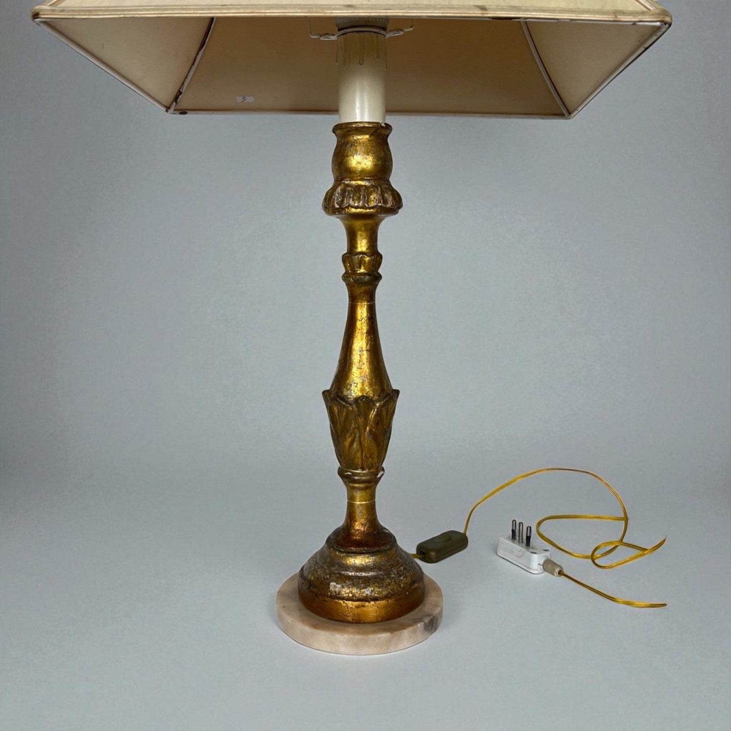 Lampada antica da tavolo in legno dorato oro Lume Candeliere epoca '800 Categoria Lampade Appliques
