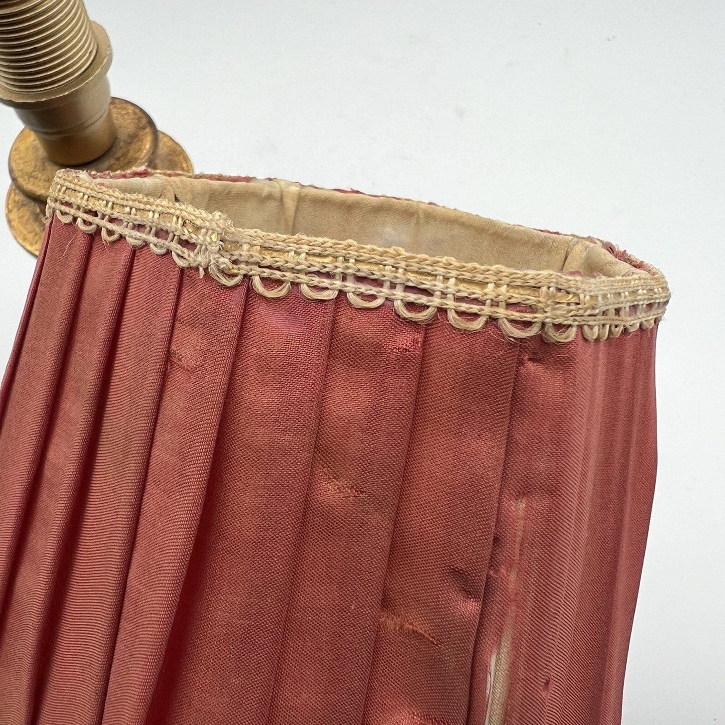 Lampada antica da tavolo vintage Abatjour foglia oro Lume in legno con paralume Categoria Lampade Appliques