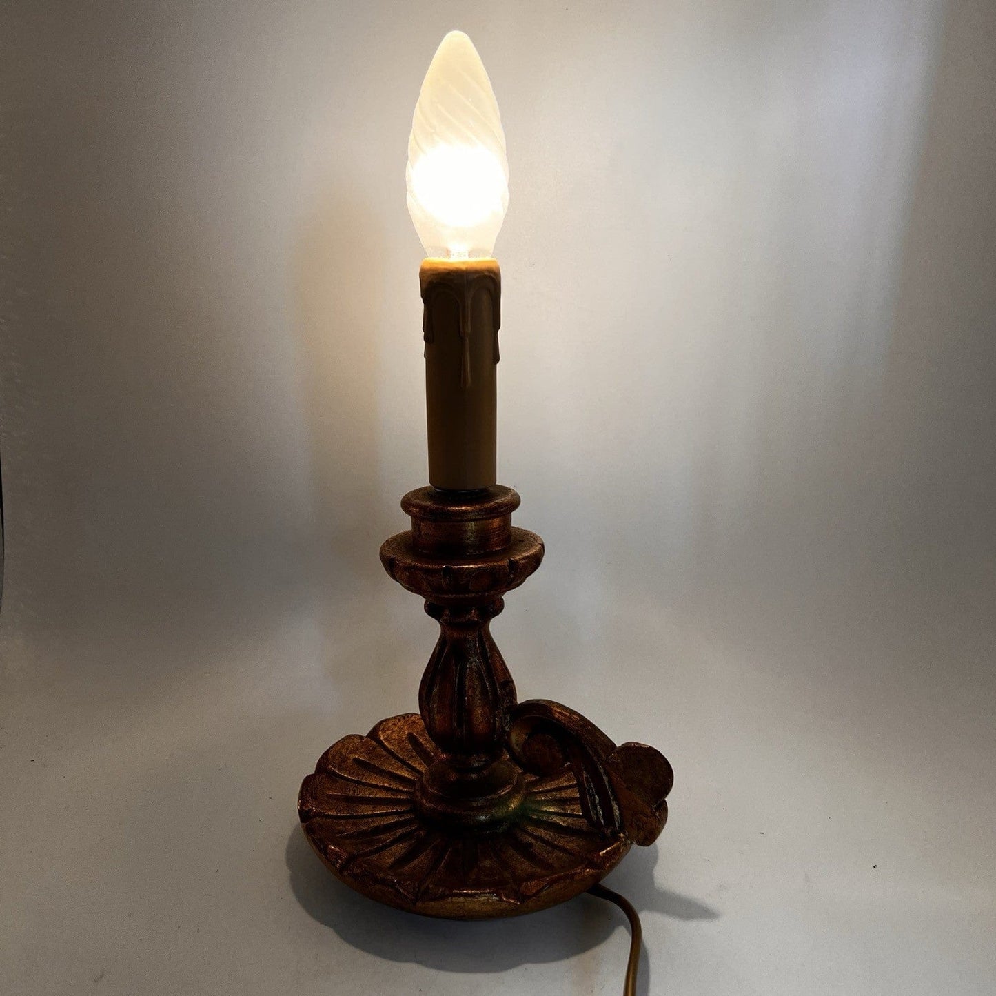 Lampada Bugia antica da tavolo vintage Abatjour a foglia Oro Lume in legno Categoria Lampade Appliques