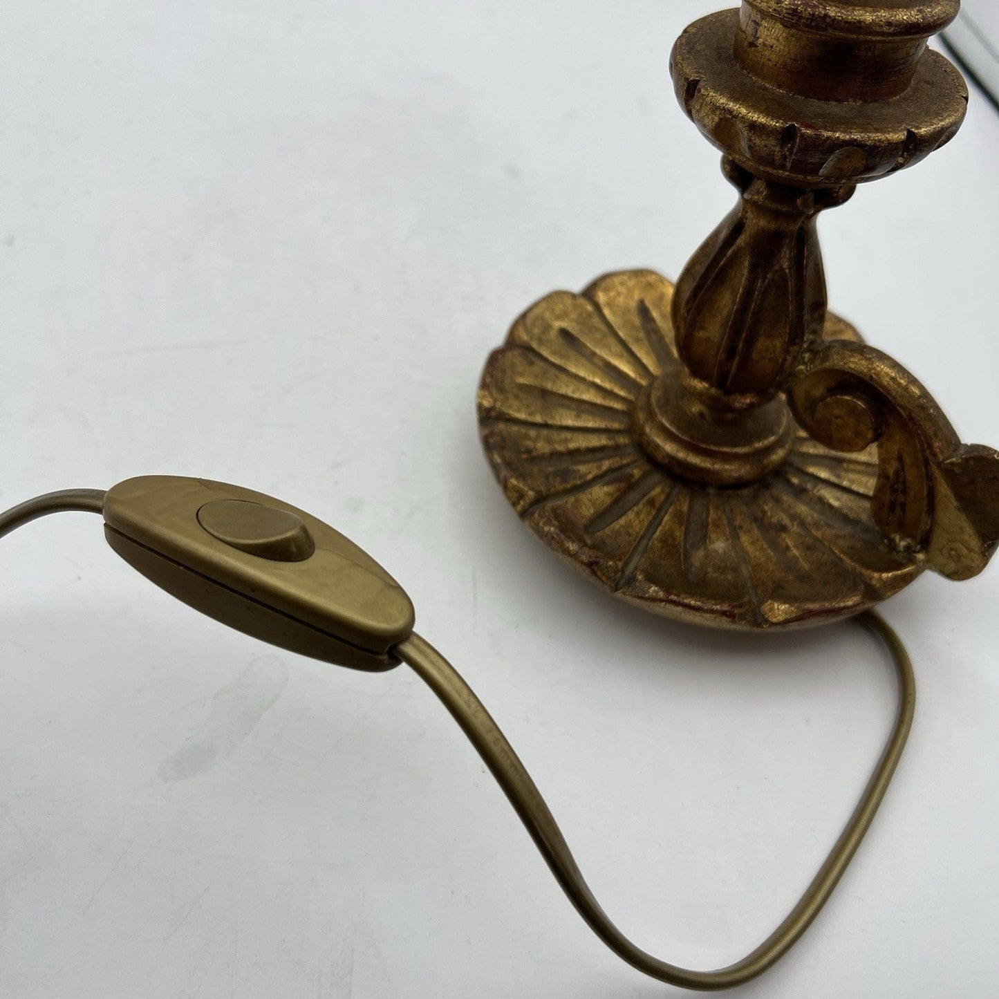 Lampada Bugia antica da tavolo vintage Abatjour a foglia Oro Lume in legno Categoria Lampade Appliques