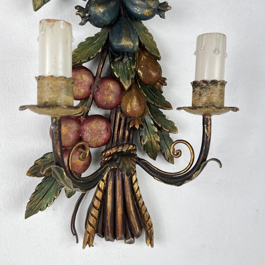 Lampada da parete vintage in legno intagliato scolpito motivo frutta Fiorentina Categoria Lampade Appliques