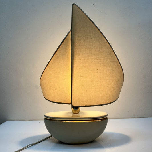Lampada da tavolo anni '50 '60 con base in ceramica Veliero Barca a Vela nave Categoria Lampade Appliques