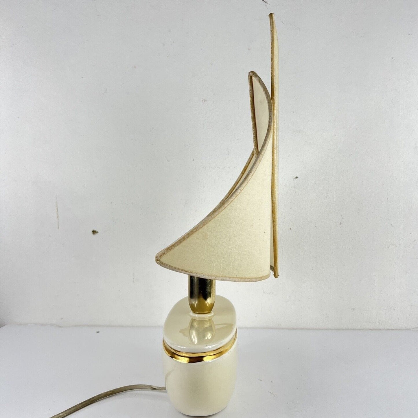 Lampada da tavolo anni '50 '60 con base in ceramica Veliero Barca a Vela nave Categoria Lampade Appliques