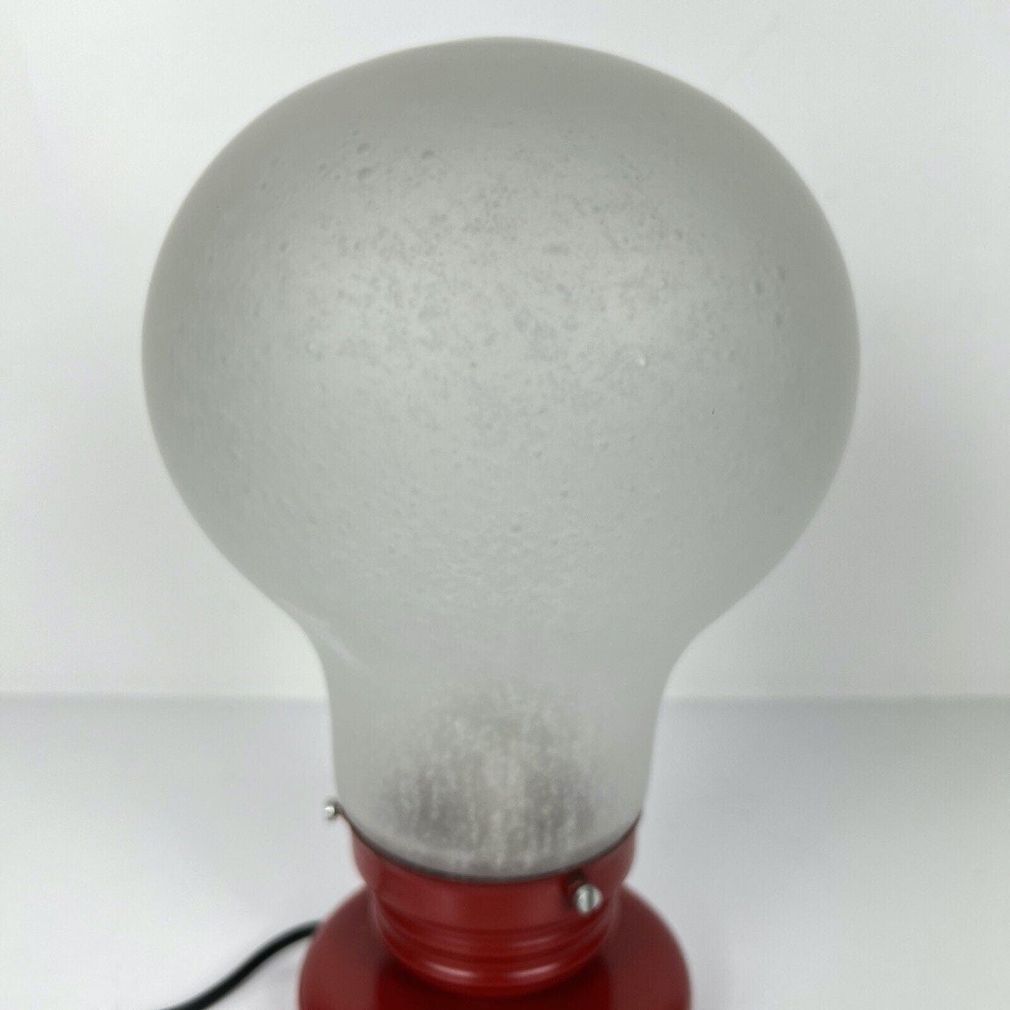 Lampada da tavolo di design a forma di lampadina anni 90 modernariato base rossa Categoria Lampade Appliques