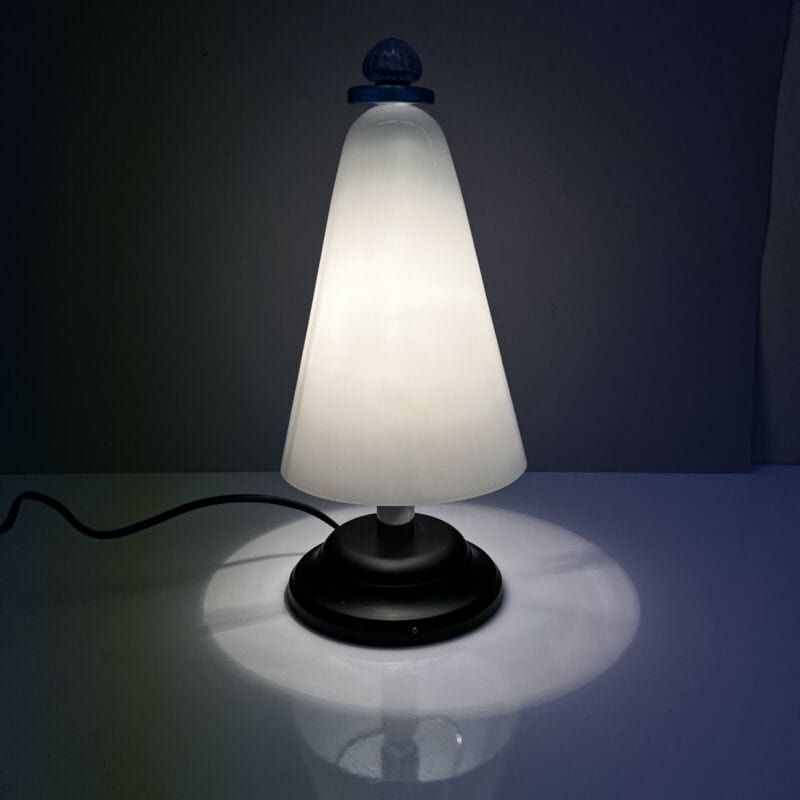 Lampada da tavolo in vetro lattimo bianco fungo vintage anni 90 abatjour design Categoria Lampade Appliques