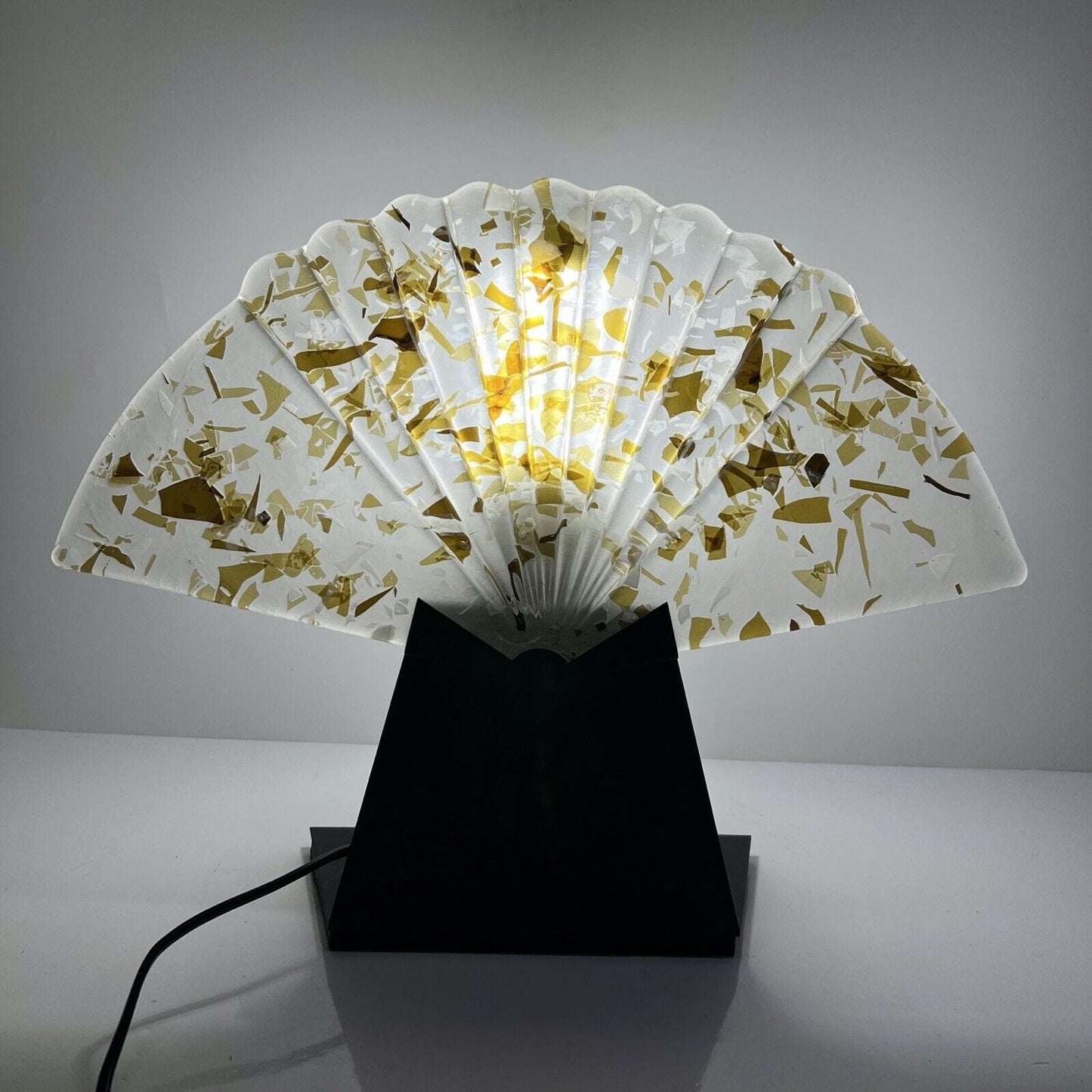 Lampada da tavolo Vintage in vetro a ventaglio modernariato lume anni 80 Categoria Lampade Appliques
