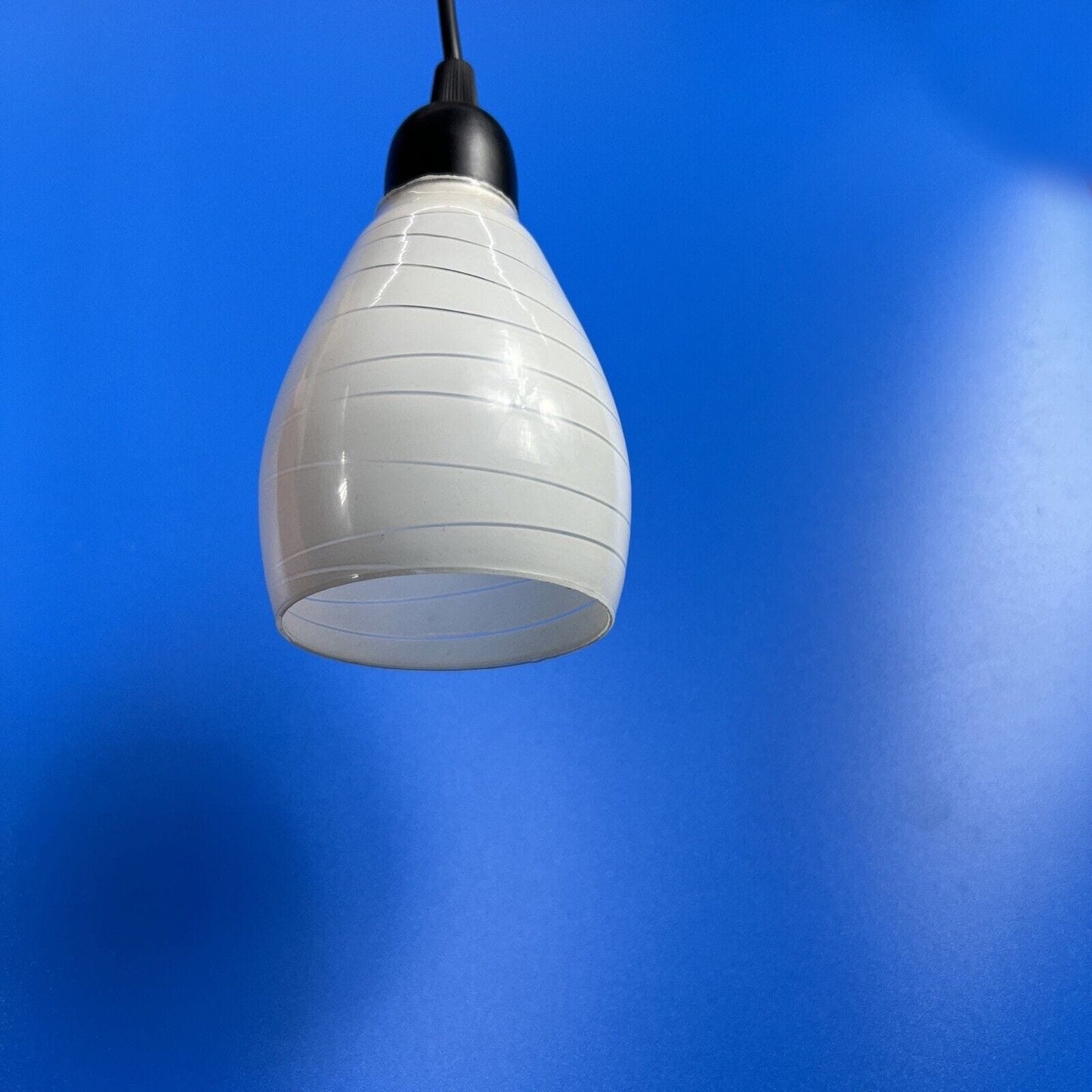 Lampadario lampada a sospensione pendente punto luce Nero e vetro bianco opaco Categoria Lampade Appliques