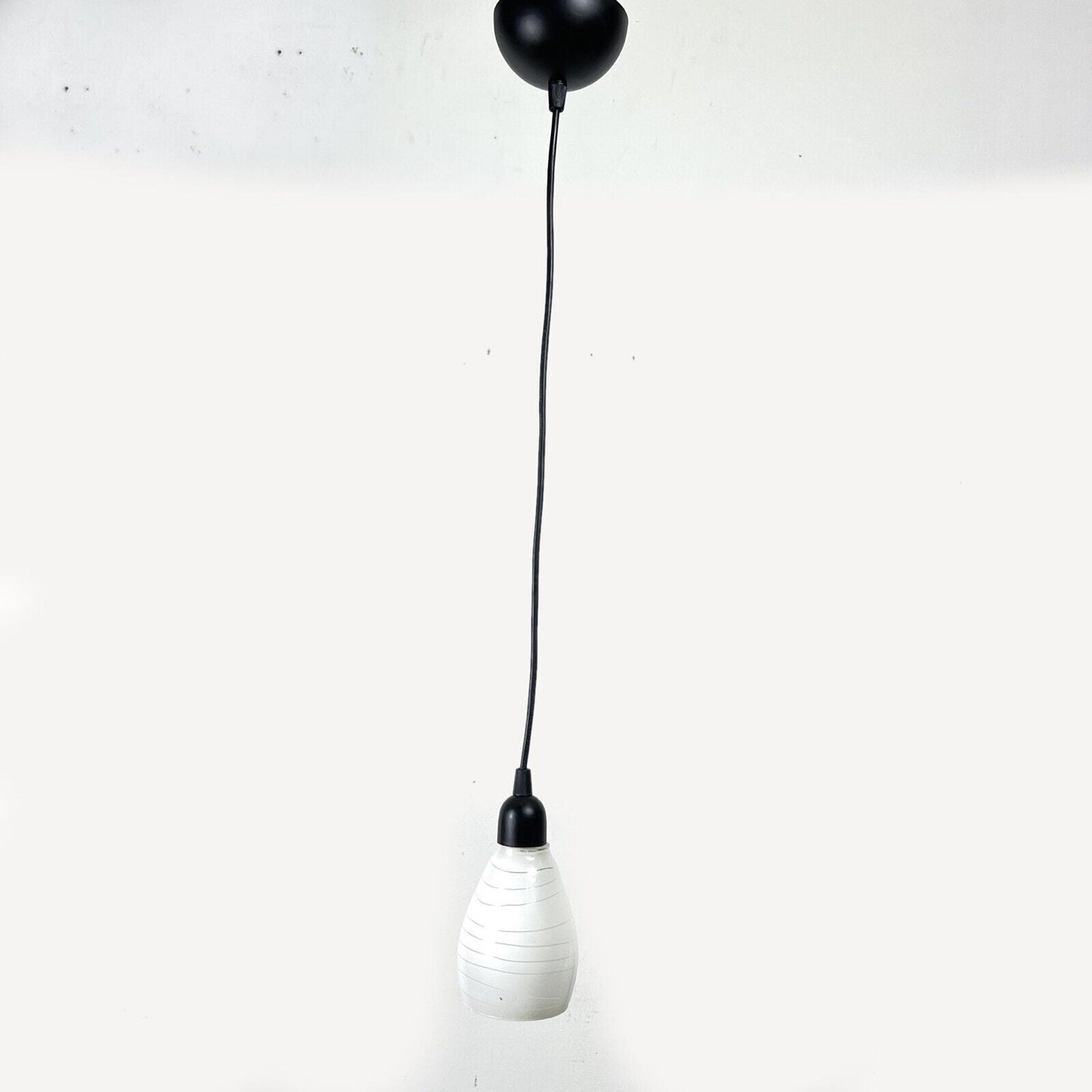 Lampadario lampada a sospensione pendente punto luce Nero e vetro bianco opaco Categoria Lampade Appliques