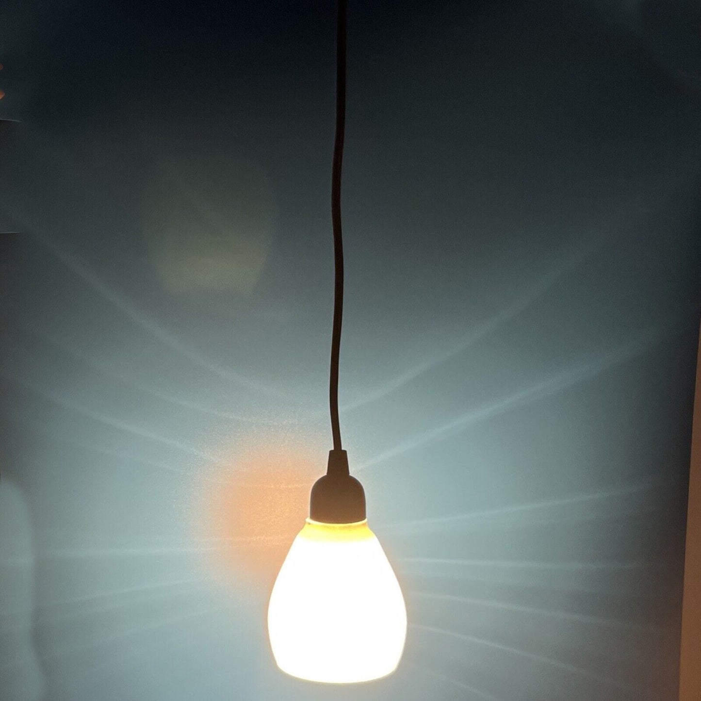 Lampadario lampada a sospensione pendente punto luce Nero e vetro bianco opaco Categoria Lampade Appliques