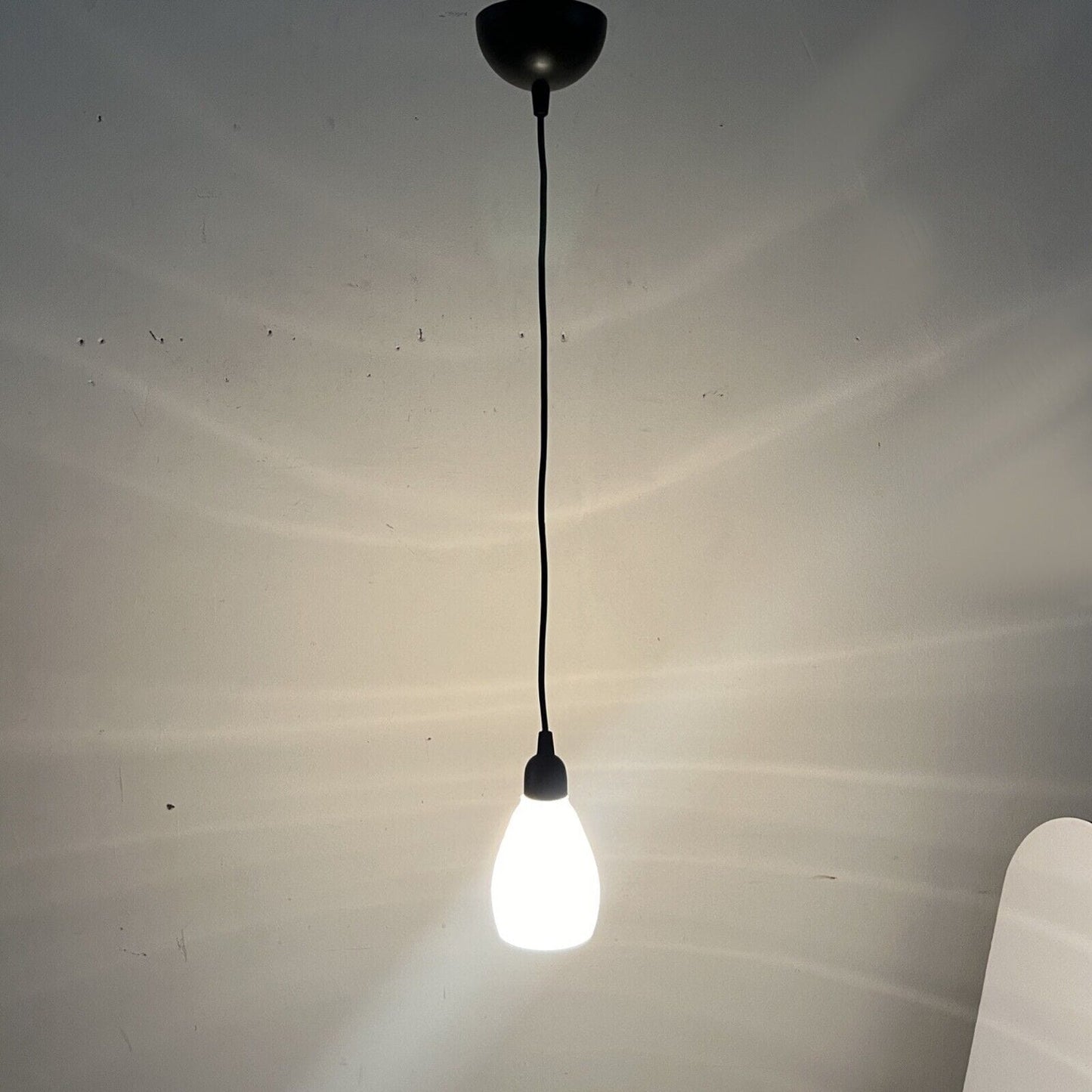 Lampadario lampada a sospensione pendente punto luce Nero e vetro bianco opaco Categoria Lampade Appliques