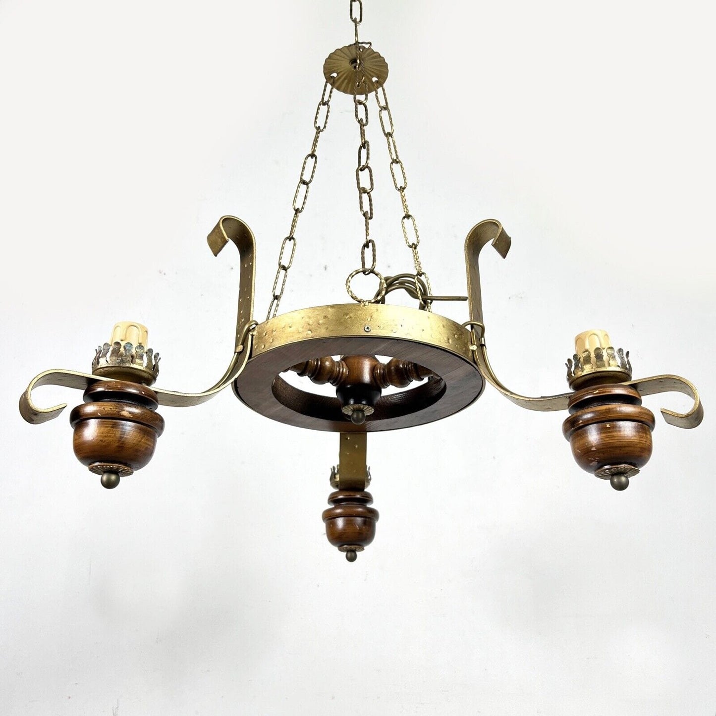 Lampadario vintage in legno e ferro oro stile rustico da taverna con candele Categoria Lampade Appliques