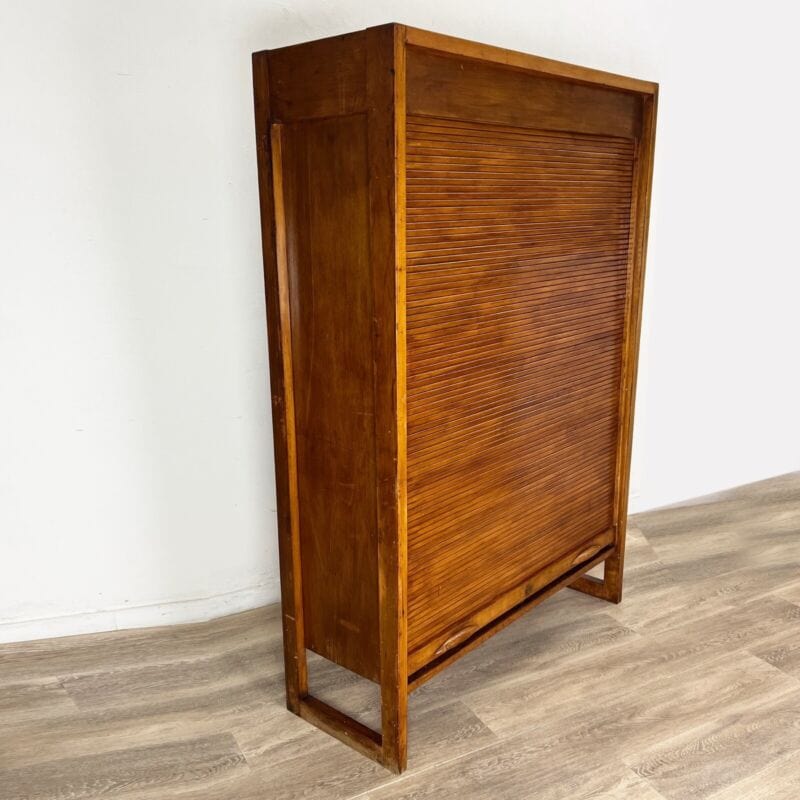 Libreria antica con a serranda scaffale stile retro in legno chiaro anni 60 Categoria Vetrine