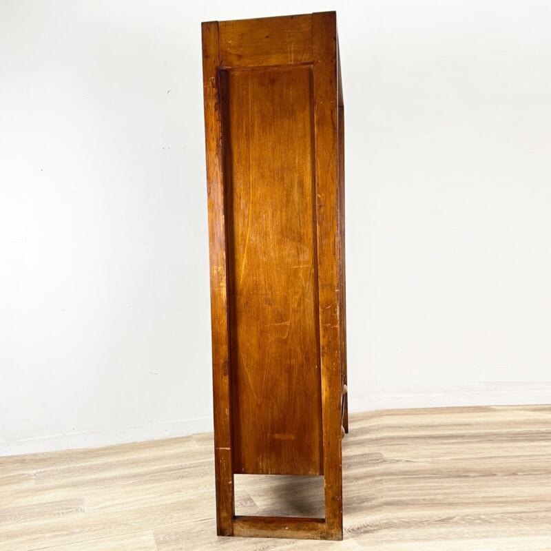 Libreria antica con a serranda scaffale stile retro in legno chiaro anni 60 Categoria Vetrine