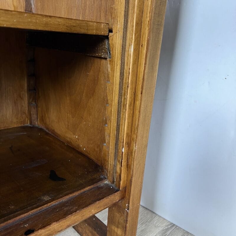 Libreria antica con a serranda scaffale stile retro in legno chiaro anni 60 Categoria Vetrine