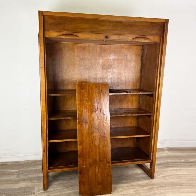 Libreria antica con a serranda scaffale stile retro in legno chiaro anni 60 Categoria Vetrine