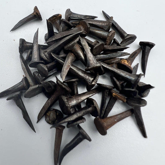 Lotto 50 chiodi antichi in ferro battuto forgiati vecchi chiodini per restauro x Categoria Accessori & Ferramenta d'epoca