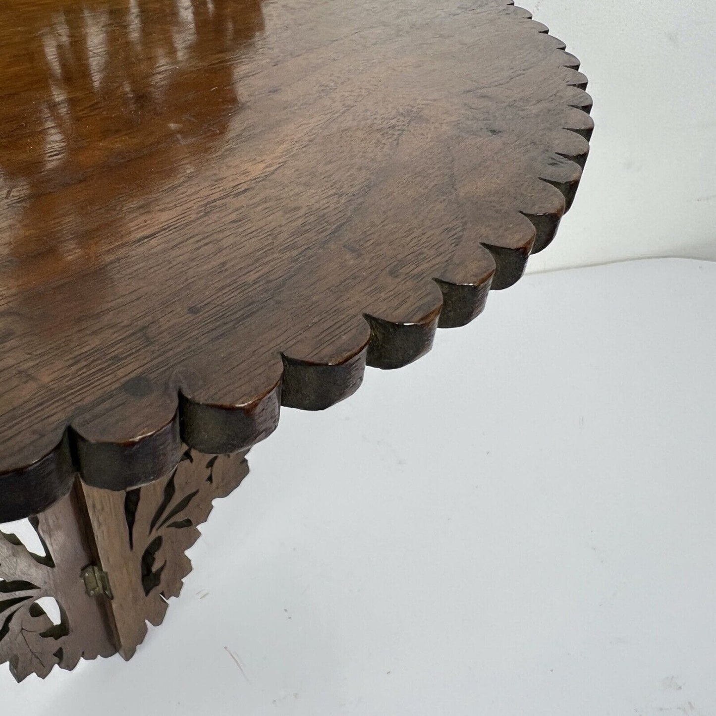 Mensola da parete pieghevole antica in legno mensolina intagliata con cervi Categoria Mensole