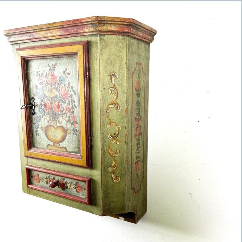 Mobile pensile stile tirolese 700 antica vetrinetta da parete dispensa in legno Categoria Complementi d'arredo