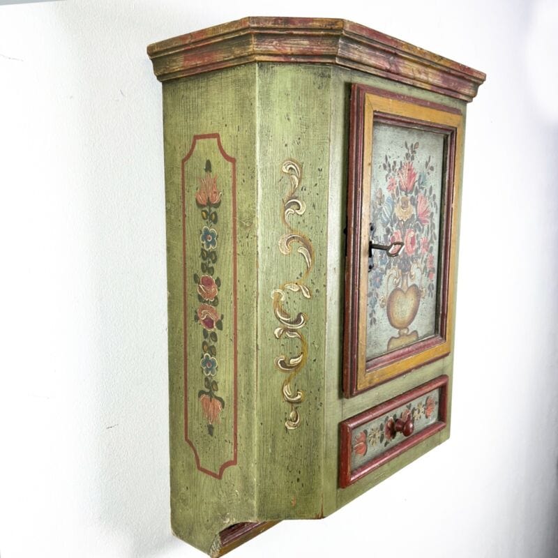 Mobile pensile stile tirolese 700 antica vetrinetta da parete dispensa in legno Categoria Complementi d'arredo