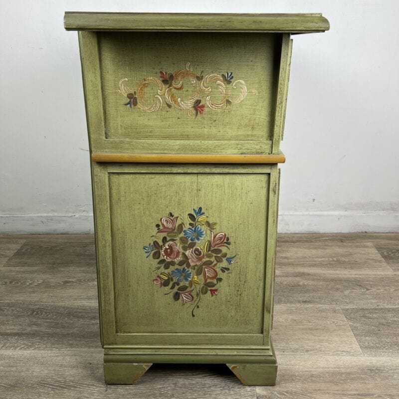 Mobile Porta TV stile antico 700 in legno tirolese dipinto a mano verde fiori Categoria Arredamento