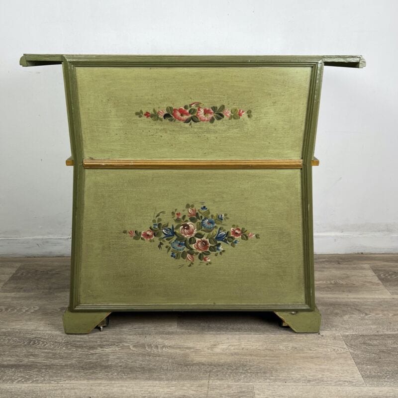 Mobile Porta TV stile antico 700 in legno tirolese dipinto a mano verde fiori Categoria Arredamento