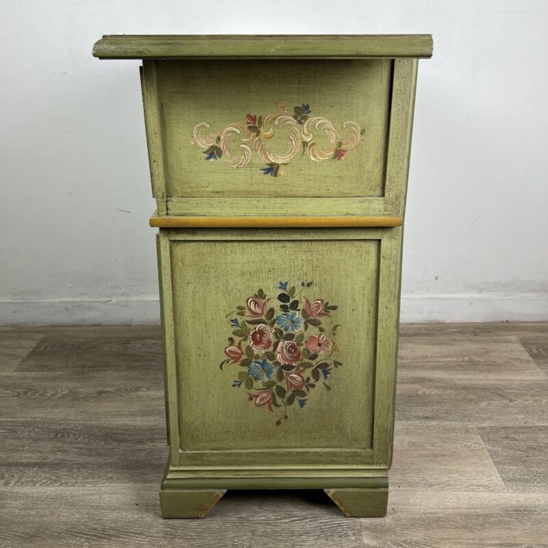 Mobile Porta TV stile antico 700 in legno tirolese dipinto a mano verde fiori Categoria Arredamento
