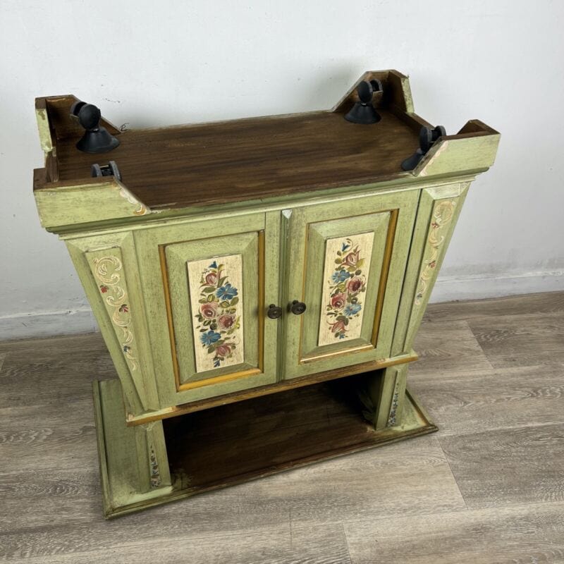 Mobile Porta TV stile antico 700 in legno tirolese dipinto a mano verde fiori Categoria Arredamento
