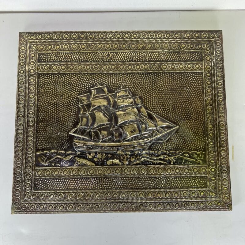 Pannello decorativo Veliero antico in legno e ottone d'epoca Galeone inglese 900 Categoria Ottone