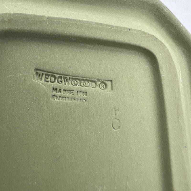 Piattino in porcellana Inglese Wedgwood Verde Vintage stile antico 900 Categoria Vasi e Portafiori