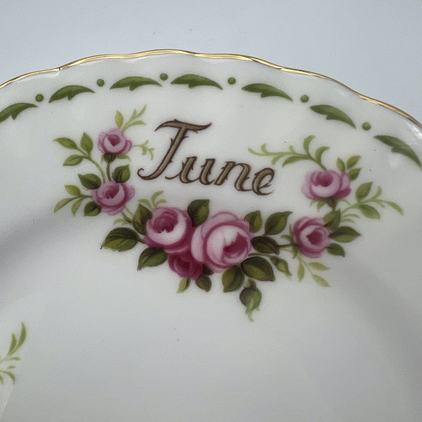 Piattino piatto da dolce per tazza tazzina TRIO Royal Albert mese inglese GIUGNO Categoria Servizio tazze - Tazze