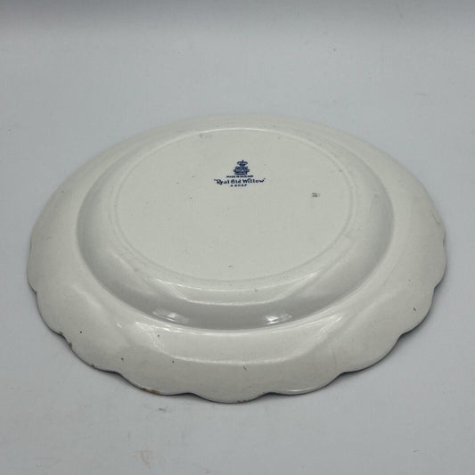 Piatto Antico in ceramica Inglese colore bianco e blu decoro Willow 1940 Categoria Piatti e Piattini