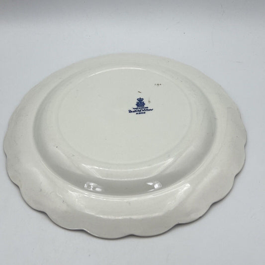 Piatto Antico in ceramica Inglese colore bianco e blu oro decoro Willow 1940 Categoria Piatti e Piattini