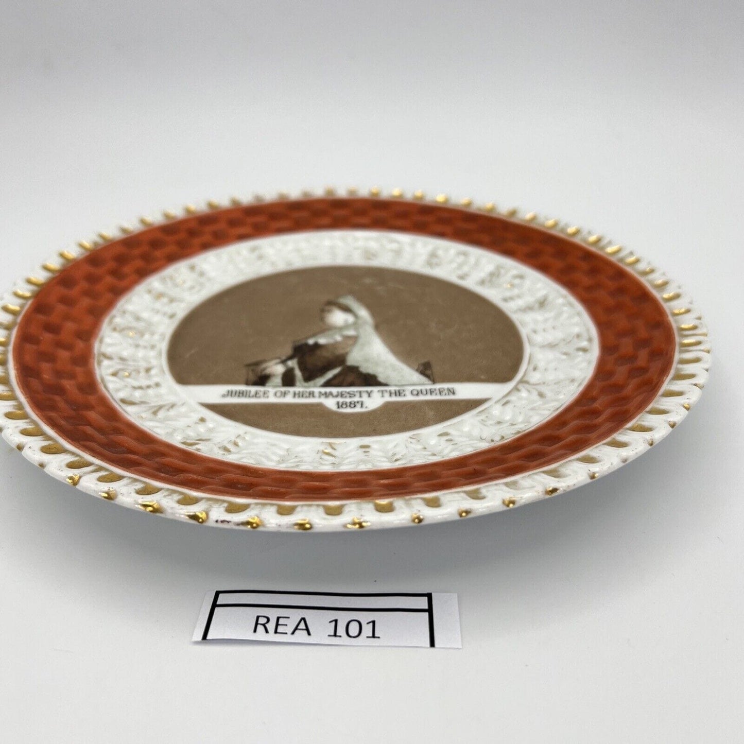 Piatto Antico in Porcellana della Regina Vittoria Casa Reale Giubileo anno 1887 Categoria Boccali