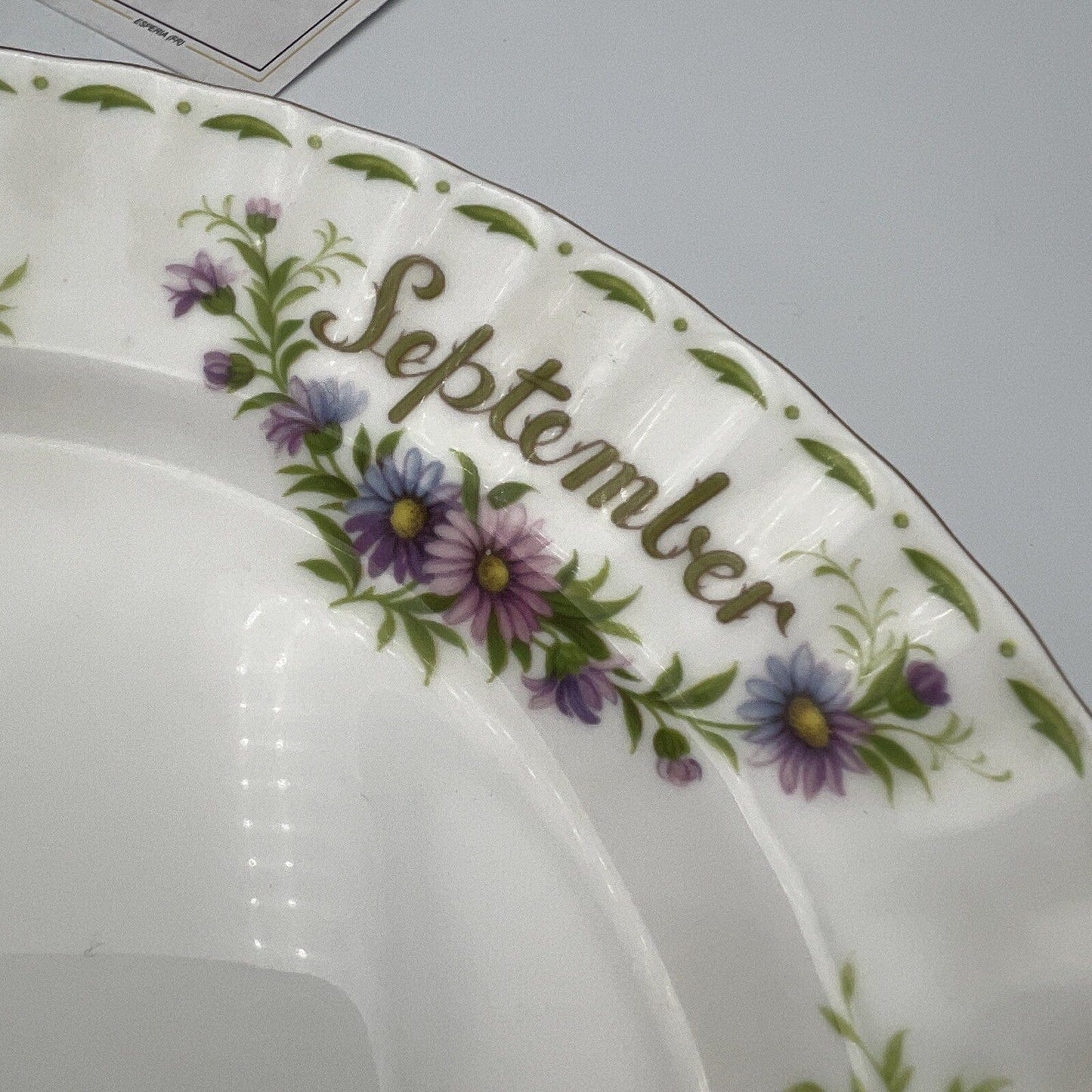 Piatto da dolce per frutta Royal Albert con mese Flower Of The Month SETTEMBRE Categoria Servizio tazze - Tazze