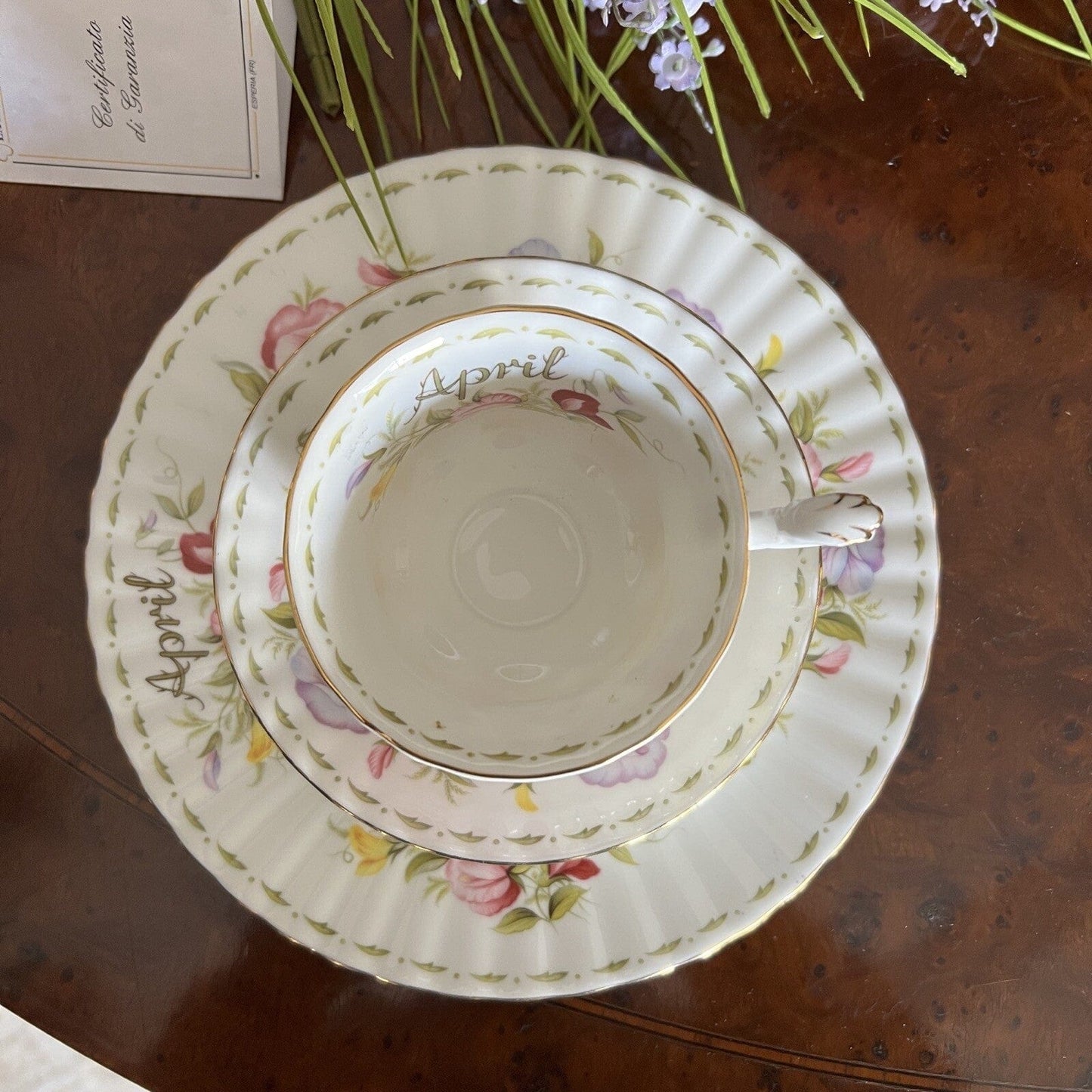 Piatto da dolce per frutta Royal Albert con mese Flower Of The Tè Month APRILE Categoria Servizio tazze - Tazze