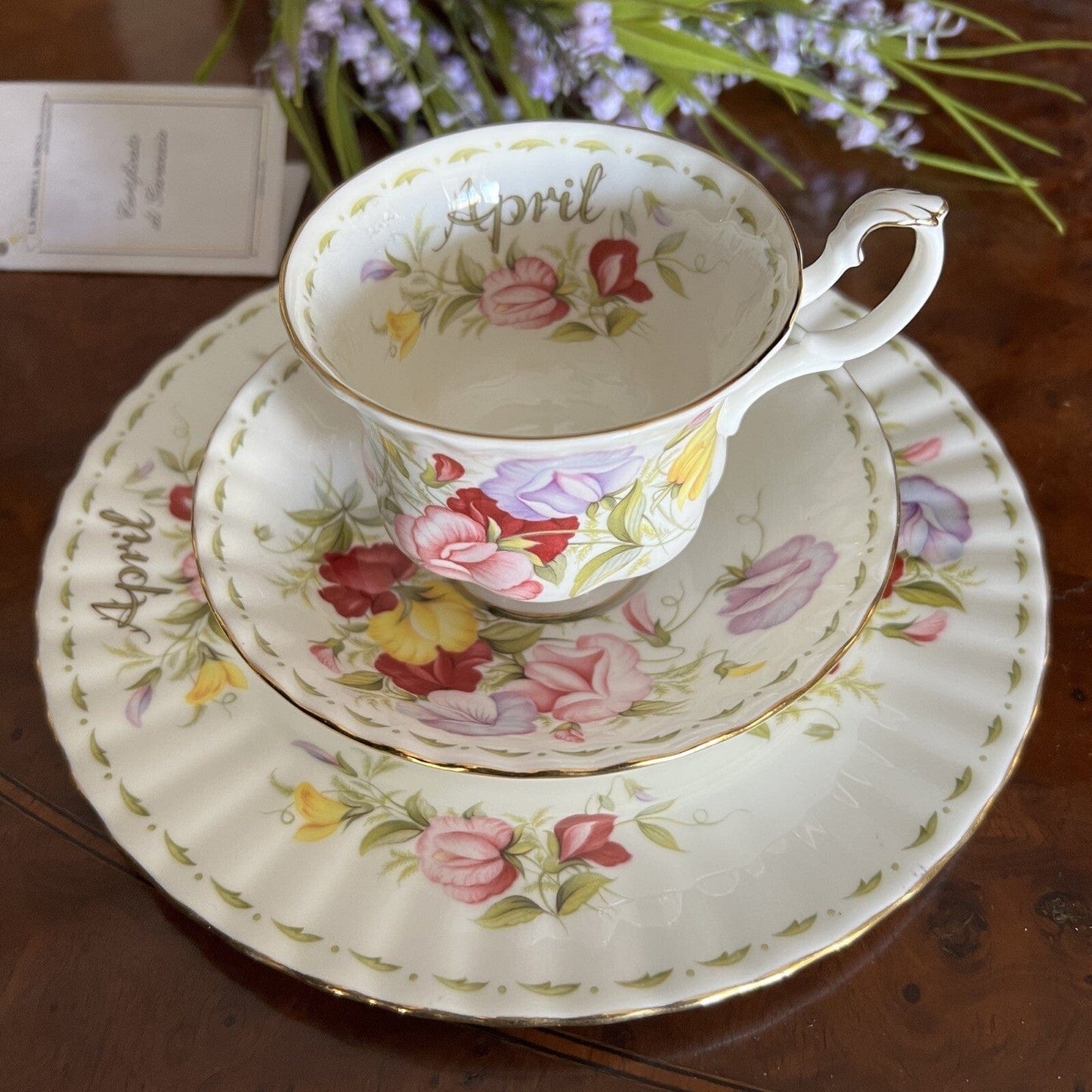 Piatto da dolce per frutta Royal Albert con mese Flower Of The Tè Month APRILE Categoria Servizio tazze - Tazze