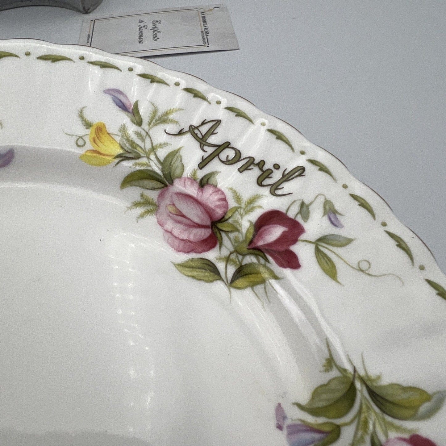 Piatto da dolce per frutta Royal Albert con mese Flower Of The Tè Month APRILE Categoria Servizio tazze - Tazze