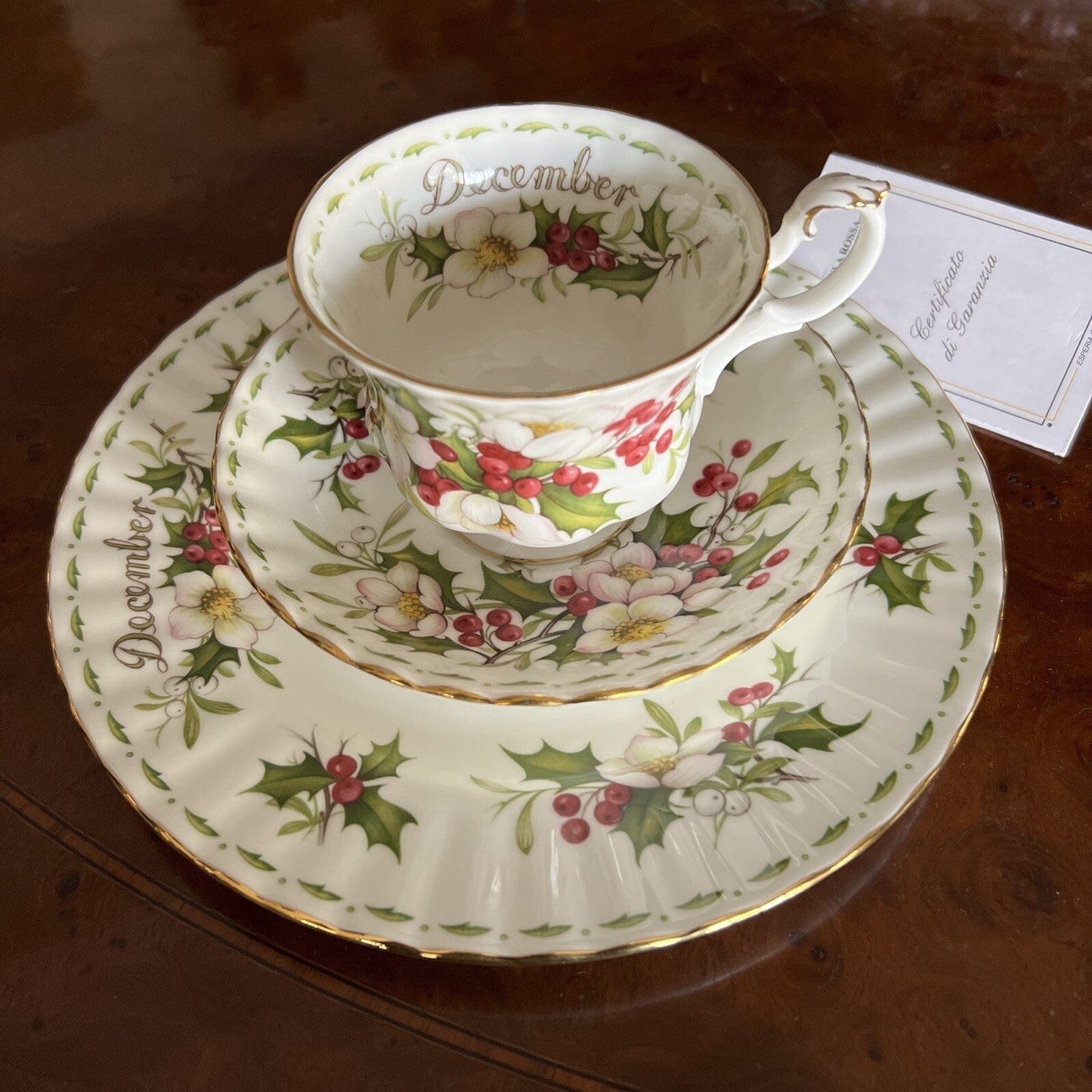 Piatto da dolce per frutta Royal Albert con mese Flower Of The Tè Month DICEMBRE Categoria Servizio tazze - Tazze