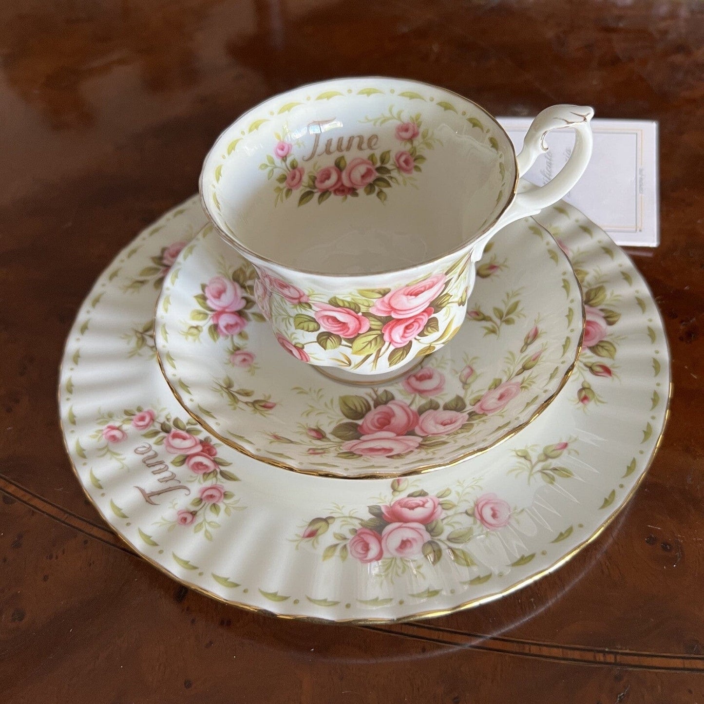 Piatto da dolce per frutta Royal Albert con mese Flower Of The Tè Month GIUGNO Categoria Servizio tazze - Tazze