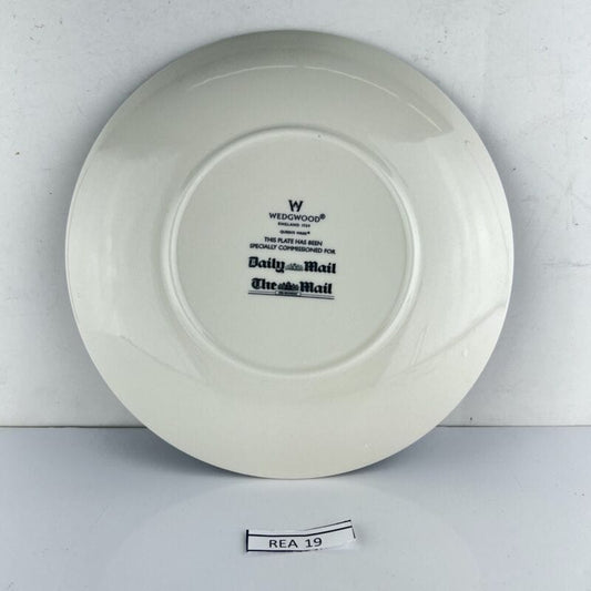 Piatto in Ceramica Inglese Regina Madre Elisabetta Casa Reale 102 anni Wedgwood Categoria Boccali