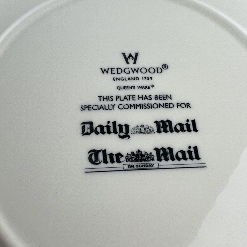 Piatto in Ceramica Inglese Regina Madre Elisabetta Casa Reale 102 anni Wedgwood Categoria Boccali